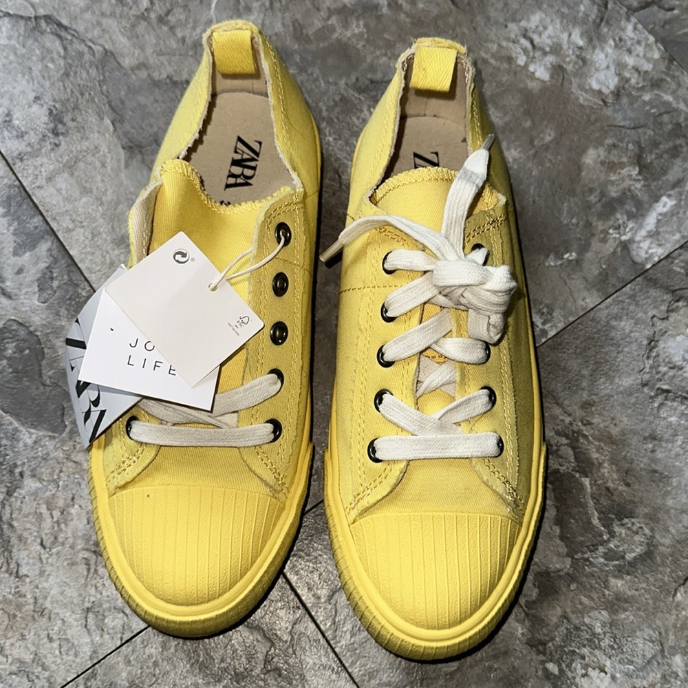 Girl’s Canvas Sneakers